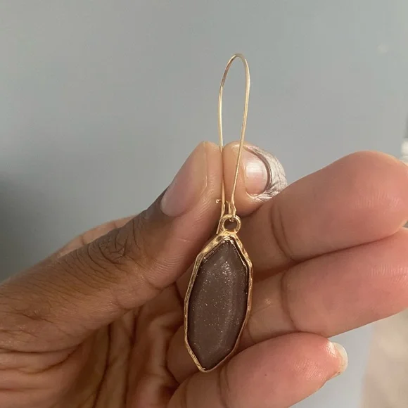 Handmade stone drop earring with hook - Picture 1 of 3